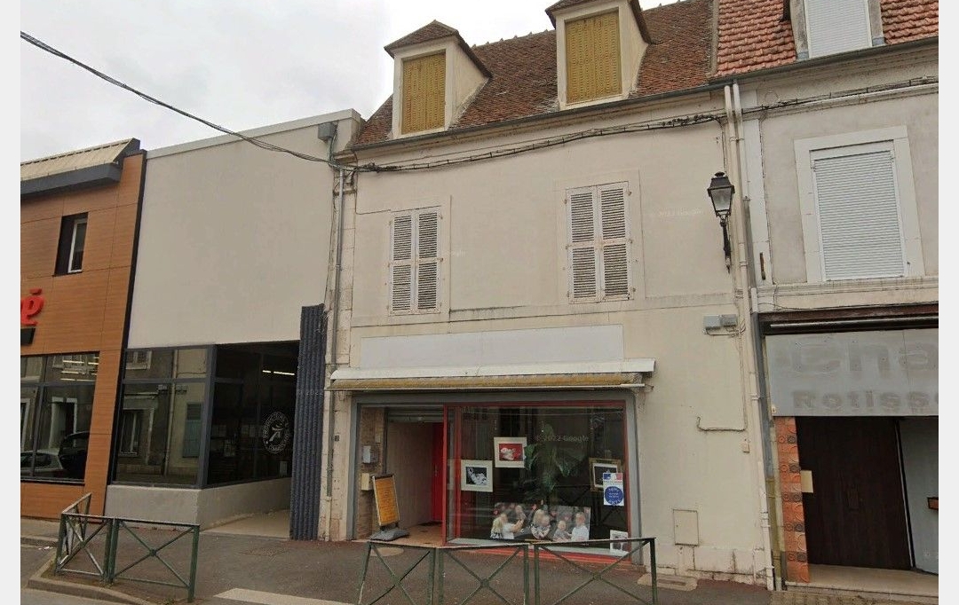 CHEVALIER IMMOBILIER : Immeuble | SAINT-AMAND-MONTROND (18200) | 161 m2 | 76 000 € 