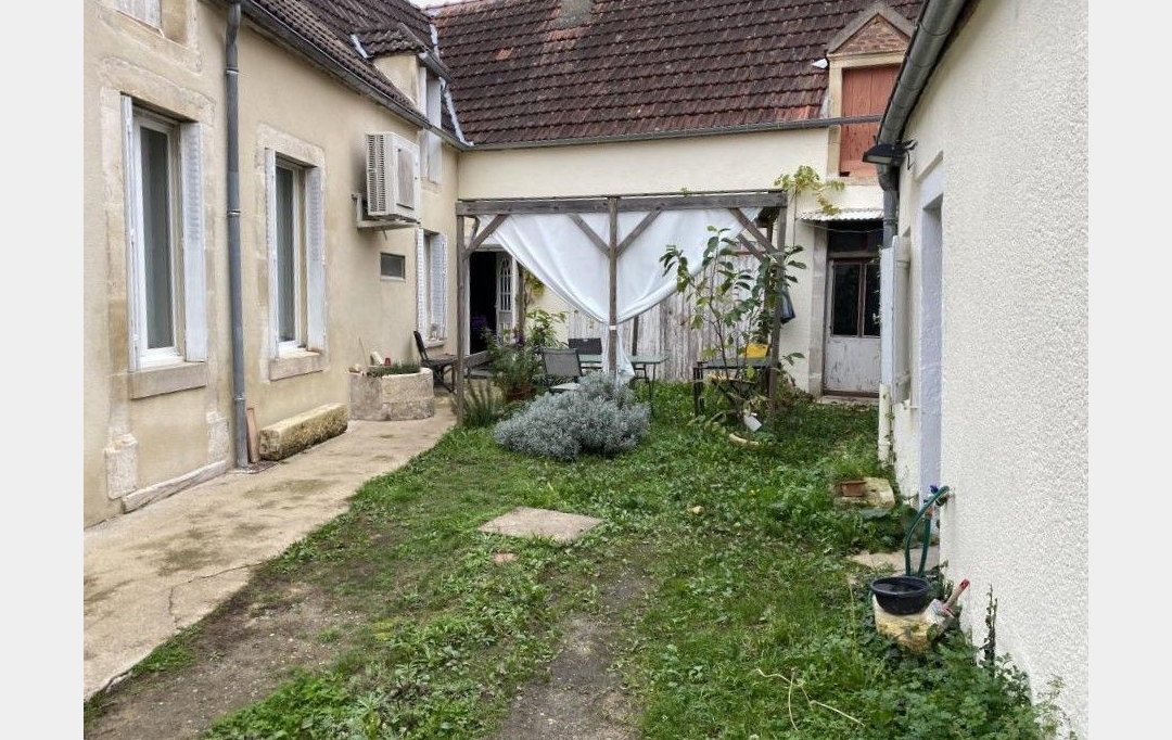 CHEVALIER IMMOBILIER : House | SAINT-AMAND-MONTROND (18200) | 99 m2 | 117 000 € 